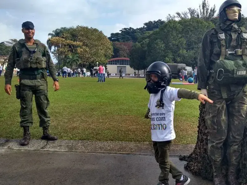 À ocasião, pessoas portadoras de necessidades especiais experimentaram um pouco da rotina de um fuzileiro naval