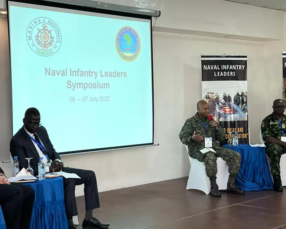 Capitão de Mar e Guerra (FN) André Guimarães participa de debate no Simpósio de Líderes de Infantaria Naval