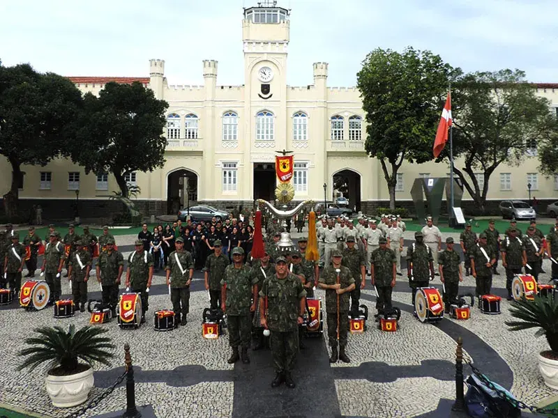 Jovens do Projeto Maré do Amanhã passam manhã cultural na Fortaleza de São José da Ilha das Cobras