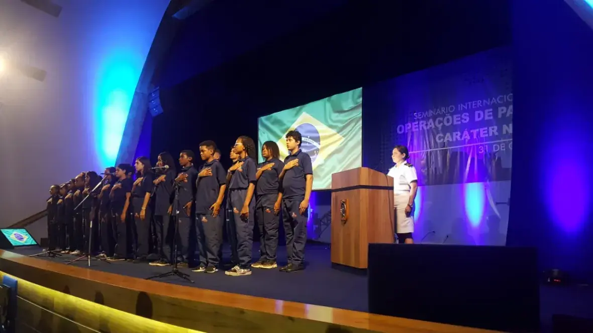 Jovens do PROFESP cantaram o hino nacional durante a abertura do evento