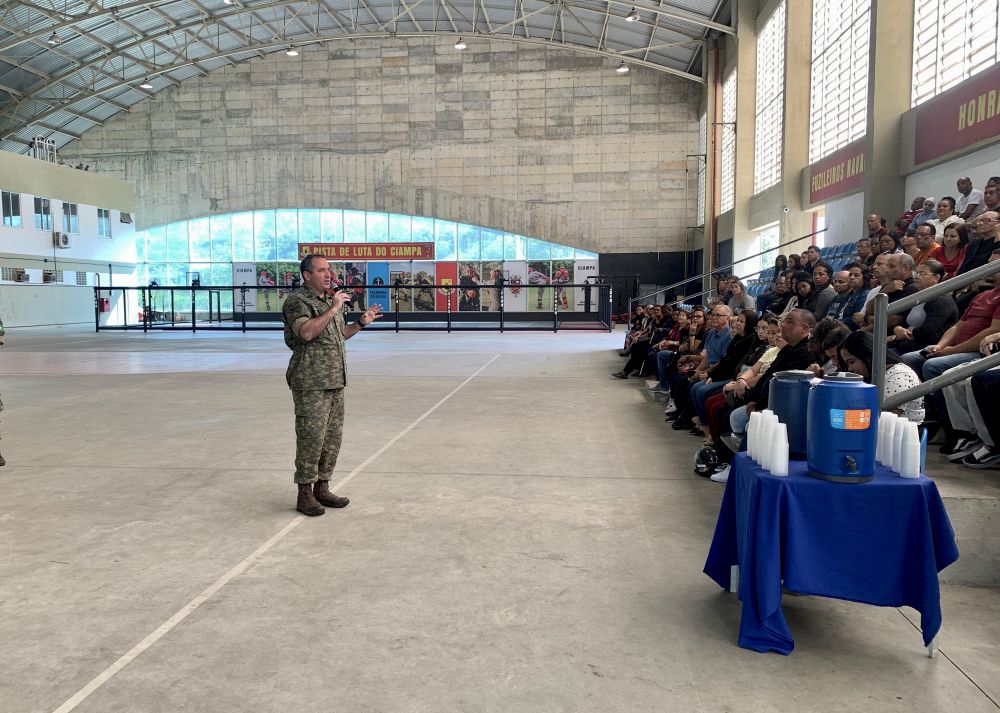 Comandante do CIAMPA fala com os familiares dos alunos do curso