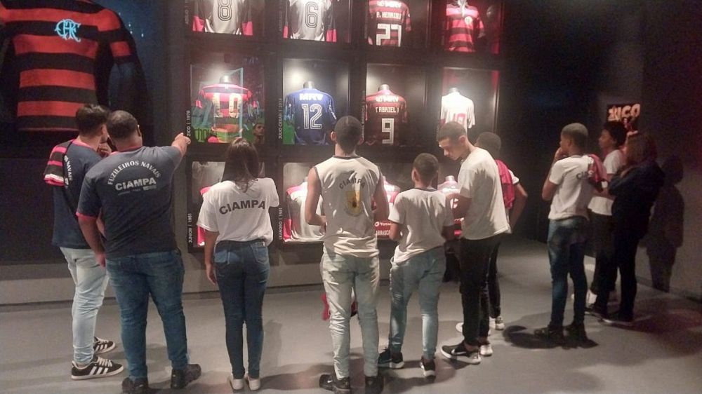 Jovens do PROFESP em visita ao Clube de Regatas do Flamengo