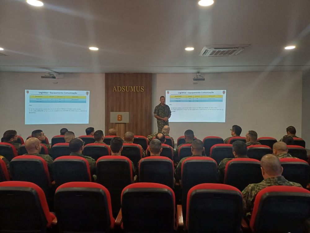 CF (FN) Noronha, Encarregado do Departamento de Ciclo de Vida do CMatFN, realiza as coordenações inicias referente a VISITEC .