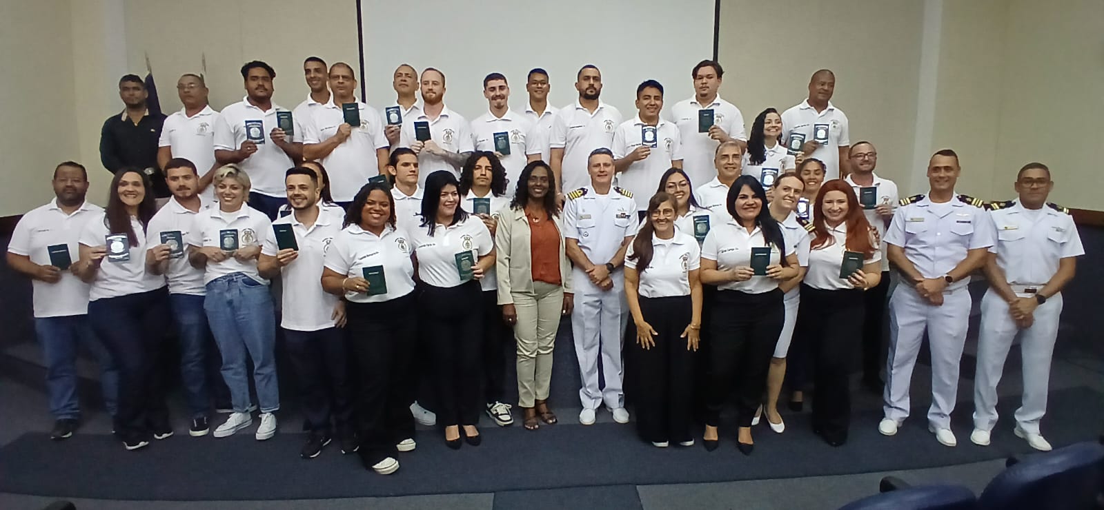 Alunos do CAAQ-CTS 2025 recebem CIR em formatura na CPRJ
