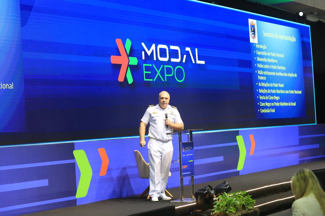 Comandante da EAMES durante palestra da I Feira de Logística Expo Modal 2025