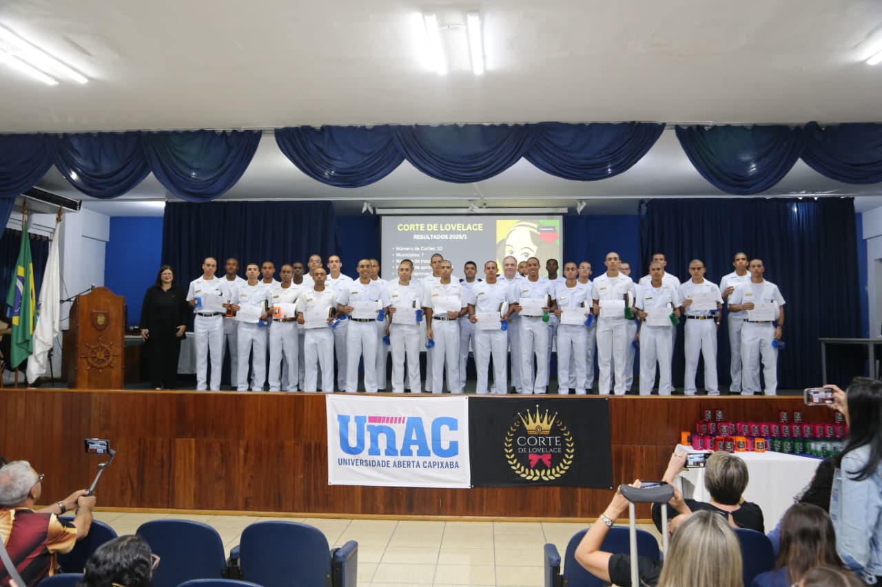 Aprendizes da Turma “ROMEO” recebem diploma de conclusão do curso