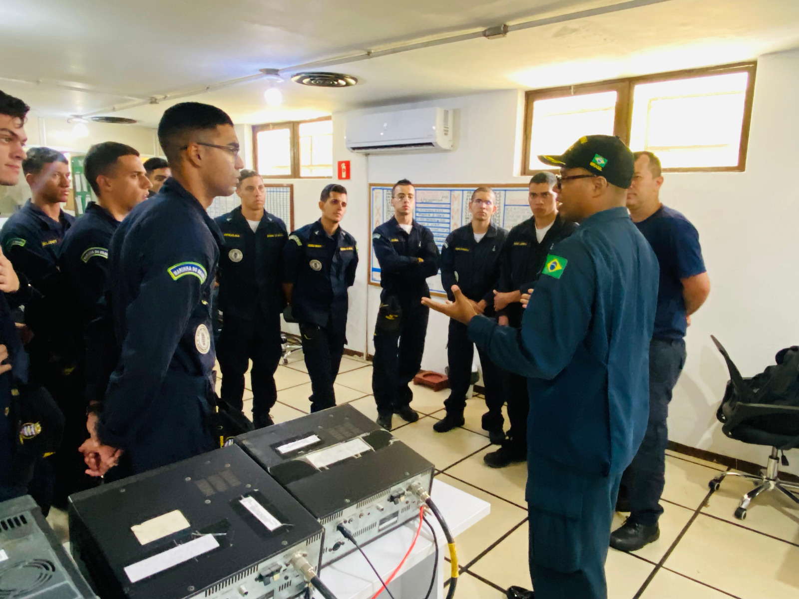 Instrução sobre meios de comunicação no CONTROL