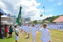 Guardas-Marinha do COM2°DN prestam juramento à Bandeira Nacional 
