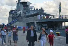 NE “BRASIL” Visita o porto de Salvador