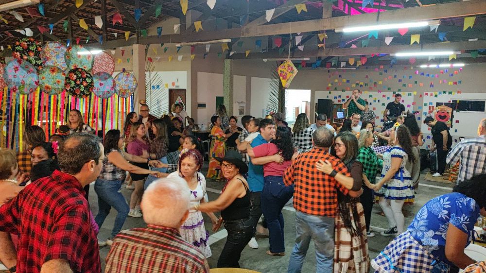 Dança no salão principal da VCB.