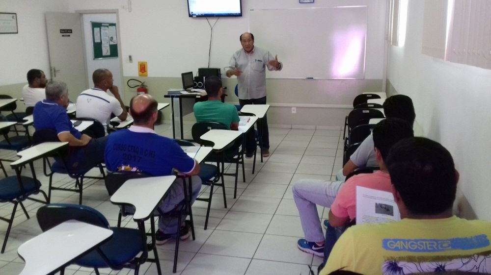 Instrutor CMG (Ref) ARAQUEN ministrando aula