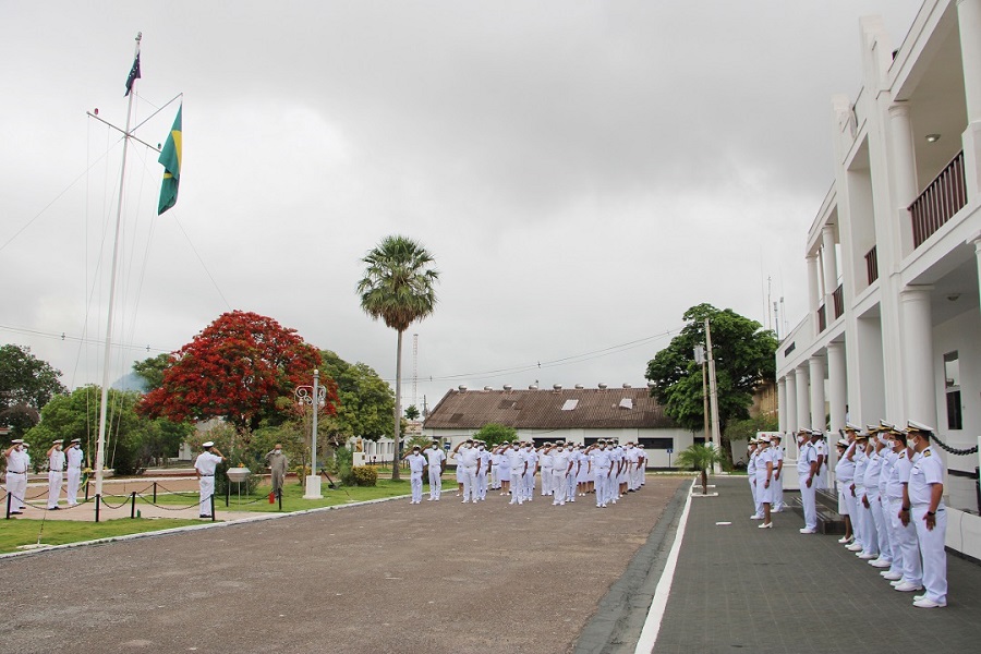 Cerimônia foi realizada em frente ao prédio do Comando