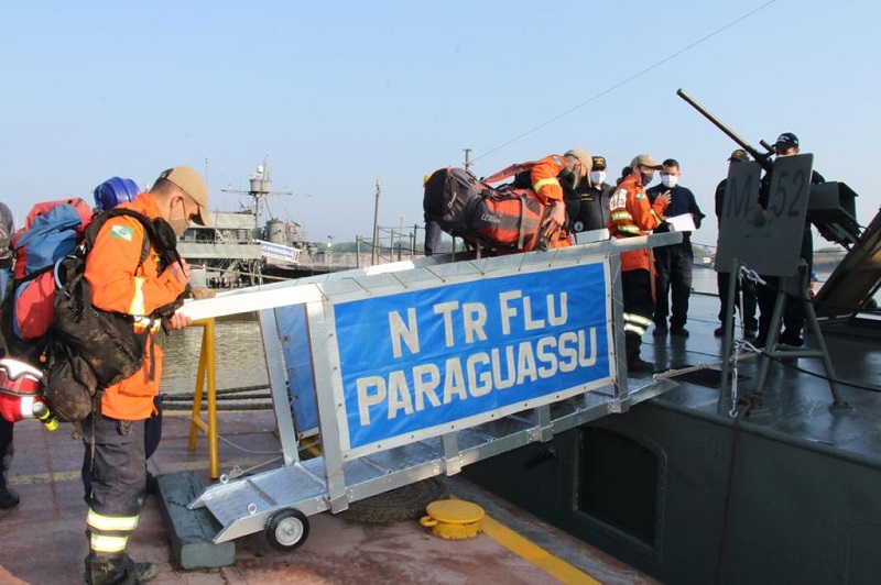Navio realizou o transporte de bombeiros militares de MS e do PR