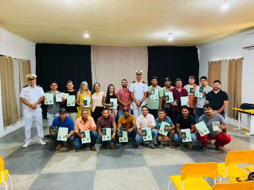 Novos aquaviários e representantes da CFMT