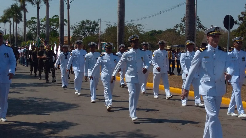 Militares da Agência Fluvial de Cáceres durante o desfile cívico-militar