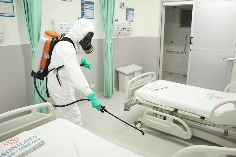 Militares realizaram descontaminações em locais de grande acesso, como hospitais