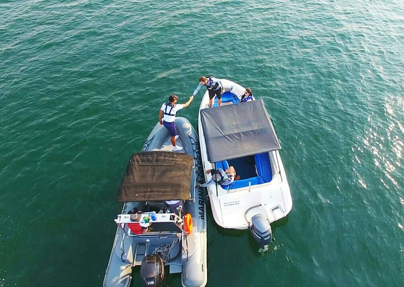 Embarcação da Delegacia Fluvial de Cuiabá realizando inspeção naval 