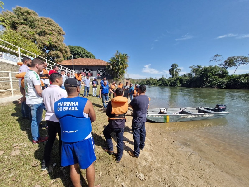Instrução prática às margens do Rio Jauru