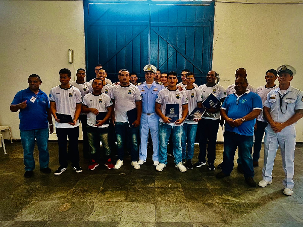 Novos aquaviários receberam a Caderneta de Inscrição e Registro e o Certificado de Conclusão