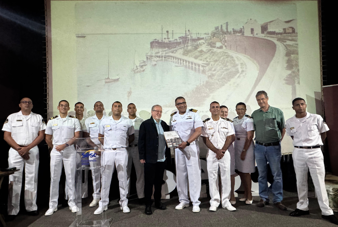 Professor Gilberto Alves e representantes da CFMT