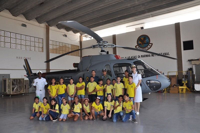 Alunos da Escola Municipal Farol do Norte durante a visita