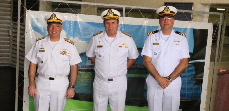 Contra-Almirante Carlos Eduardo Horta Arentz, Almirante de Esquadra (FN) Alexandre José Barreto de Mattos e Capitão de Fragata (IM) Paulo Lameira Ferreira da Silva 