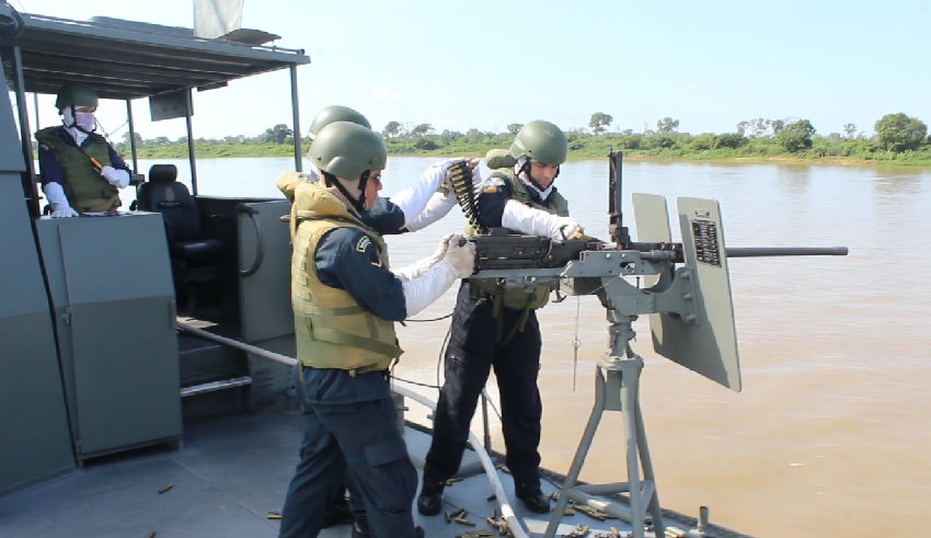 Exercício de tiro real no NTrFlu Paraguassu