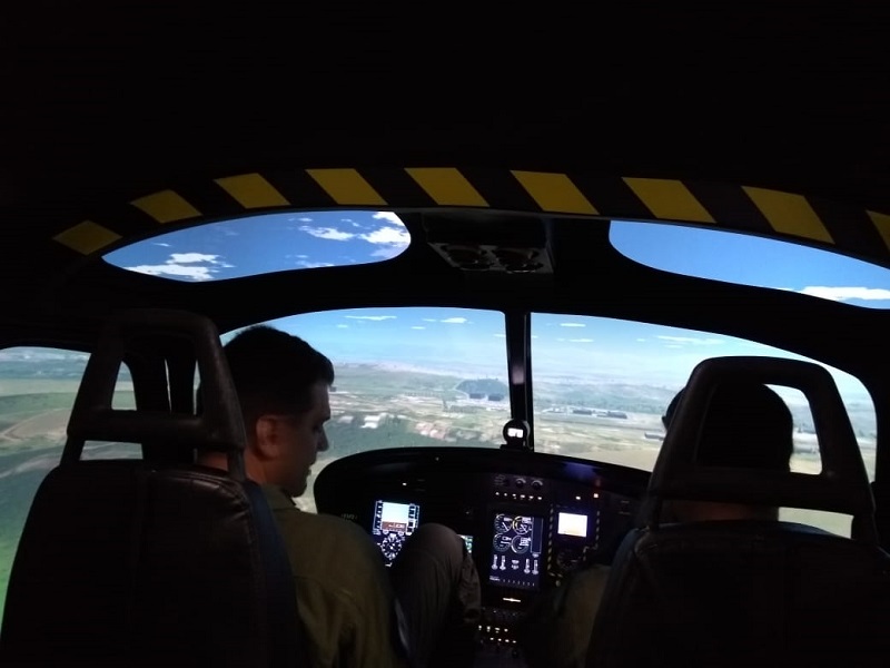 Pilotos simulando emergências no SHEFE
