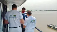 Equipe de Inspeção Naval com camisetas em homenagem à data