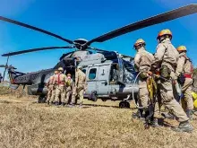 Extração de equipes pelo Super Cougar da MB