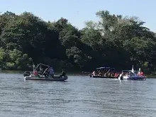 Marinha durante fiscalização e coordenação do tráfego aquaviário do evento