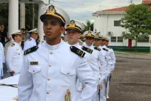 Militares após recebimento das espadas