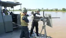 Exercício de tiro real no NTrFlu Paraguassu