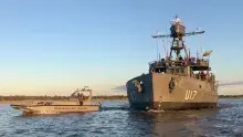 Monitor Parnaíba e Lancha Excalibur navegando pelo rio Paraguai