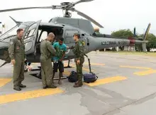 O resgate foi feito com o auxílio de uma aeronave do 1º Esquadrão de Helicópteros de Emprego Geral do Oeste
