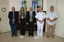 Da esquerda para direita: Prof. Dr. Nalvo Franco de Almeida Junior, Prof. Drª. Beatriz Lima de Paula, Reitor Marcelo Turine, CA Arentz e Prof. Dr. Aguinaldo Silva