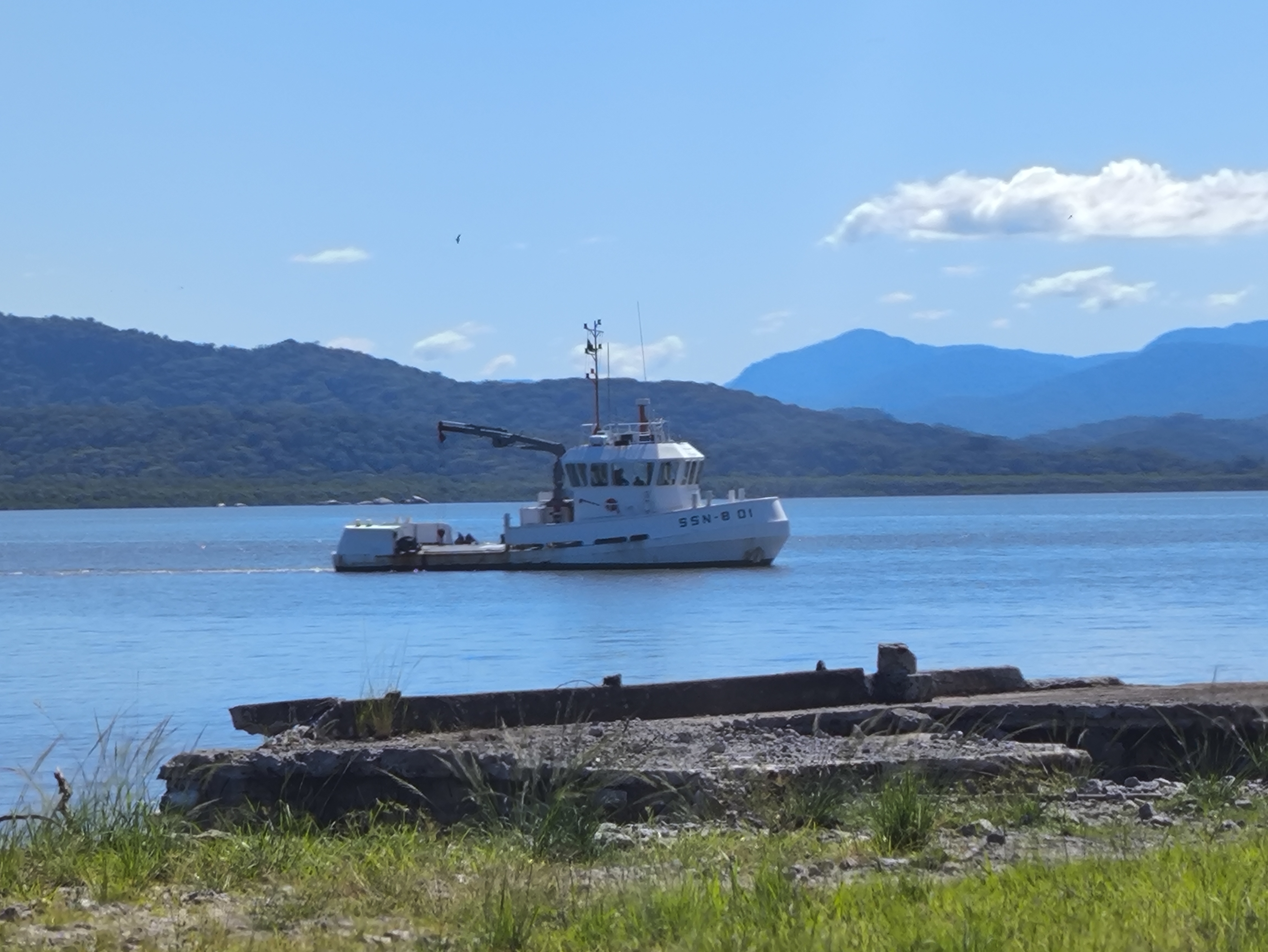 Aviso Balizador Fomalhaut atraca pela primeira vez no  Porto Barão de Teffé em Antonina (PR)