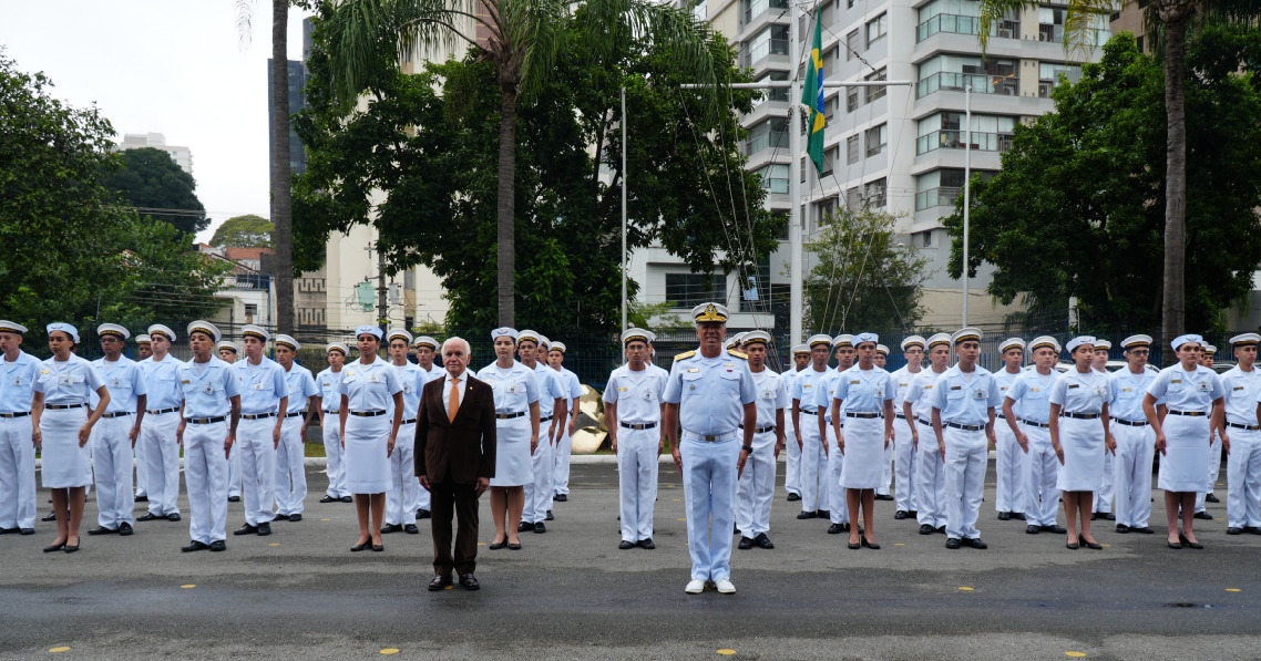 Comando do 8º Distrito Naval recebe Deputado Federal  Gilberto Nascimento