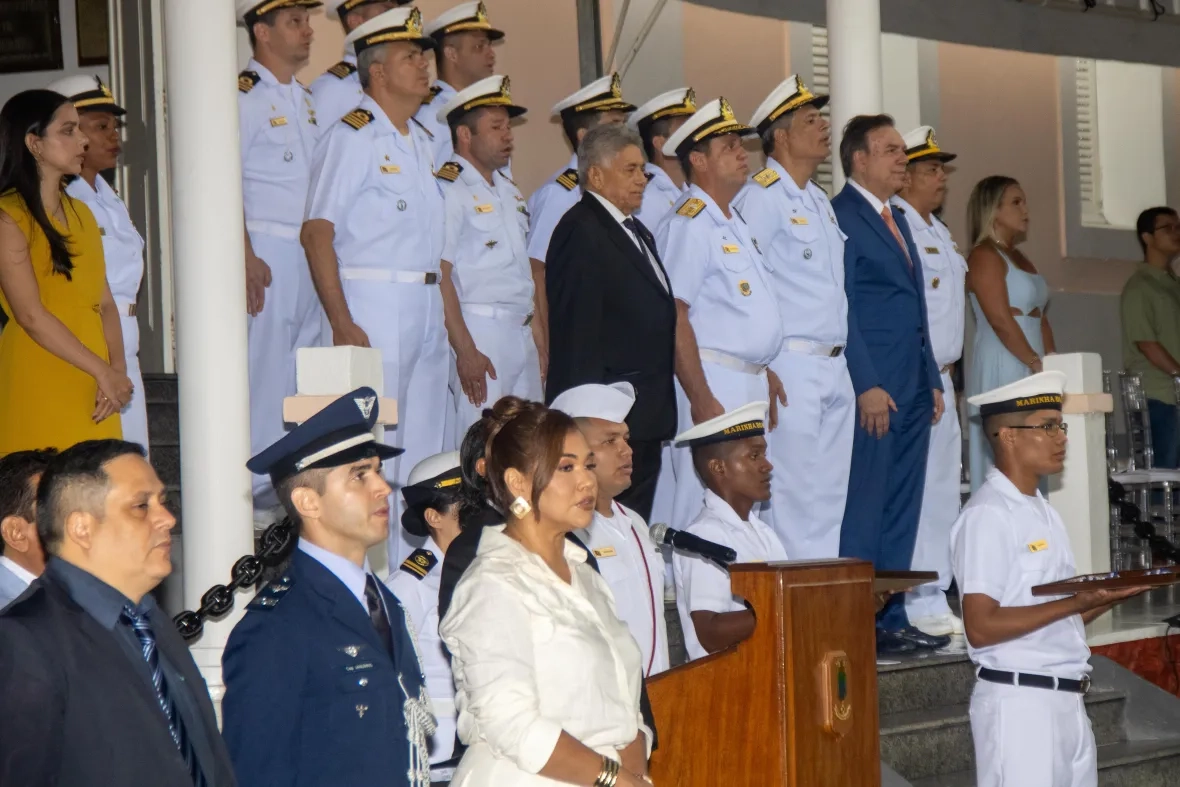 Comando do 9º Distrito Naval condecora novos Amigos da Marinha