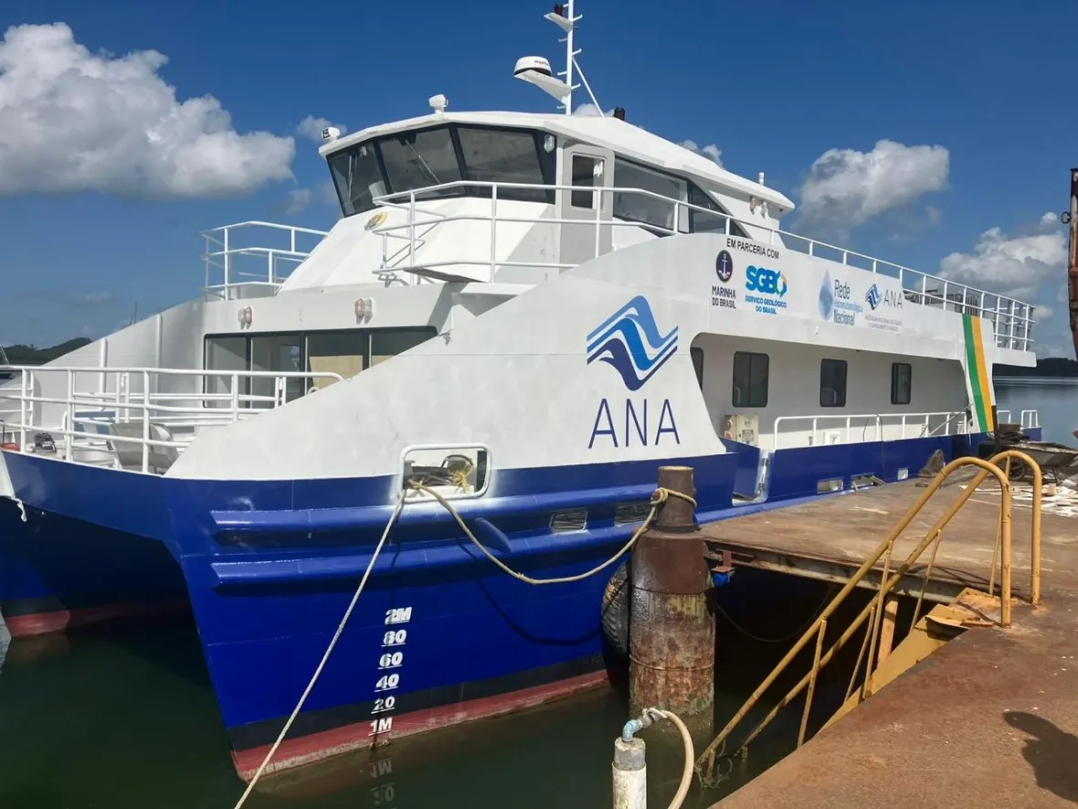 Marinha do Brasil e Agência Nacional de Águas e Saneamento Básico realizam cerimônia de lançamento de nova embarcação no Mirante Lúcia Almeida