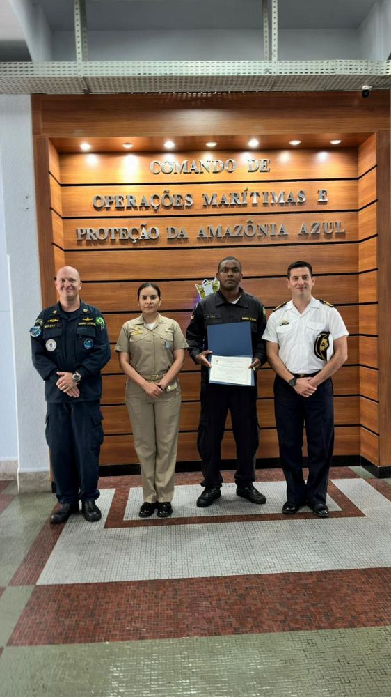 Militar do COMPAAz é agraciado com a medalha da RNIT