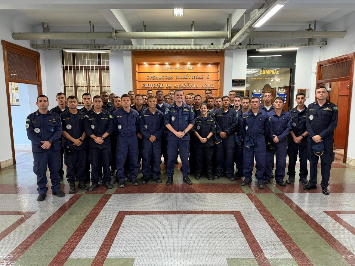 Visita dos Aspirantes da EN ao COMPAAz