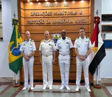 Representante do Comandante da Marinha do Egito visita o COMPAAz