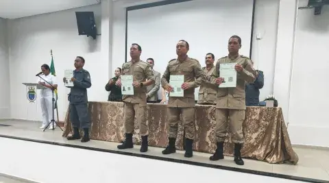 Cerimônia de entrega de certificados aos concluintes