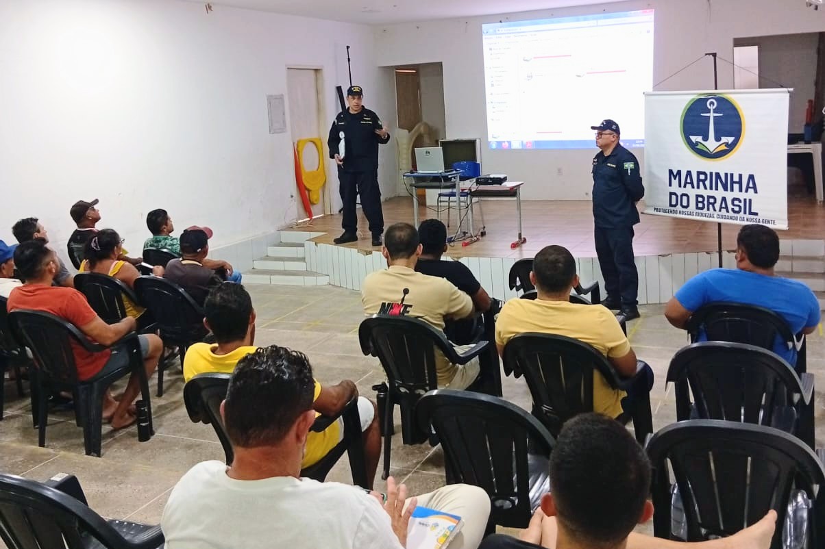 https://www.marinha.mil.br/cpce/sites/www.marinha.mil.br.cpce/files/field/image/Pescadores%20profissionais%20durante%20aulas%20te%C3%B3ricas.jpeg