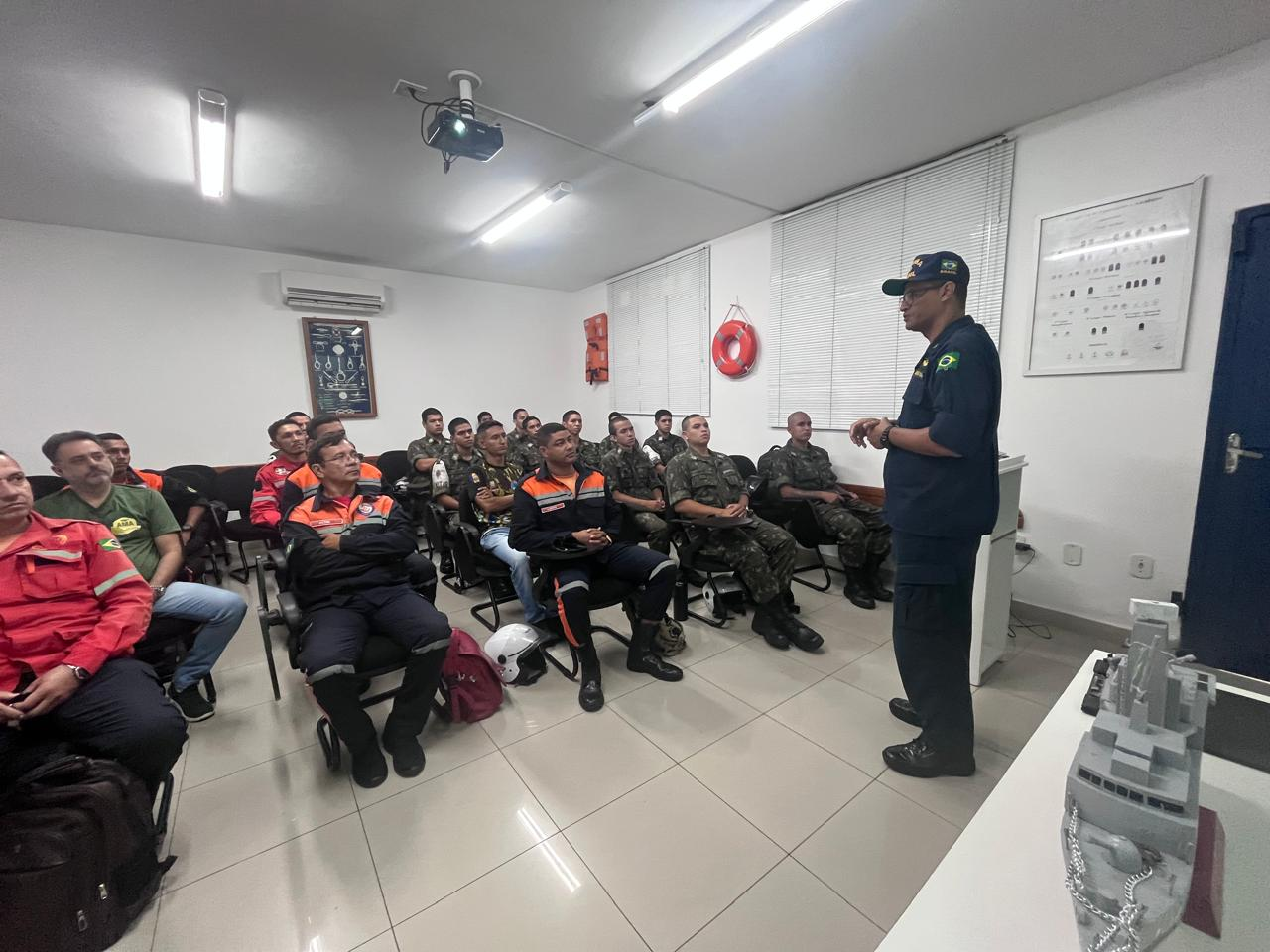 Militar da AgCamocim transmite as instruções iniciais do curso ETSP