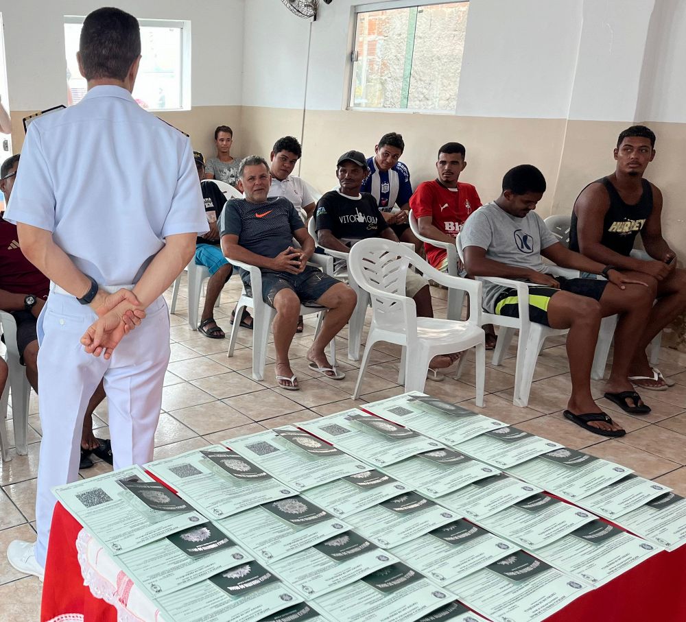 Entrega dos certificados de conclusão de curso