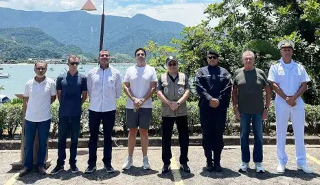 DelAReis celebra os símbolos nacionais junto à comunidade náutica