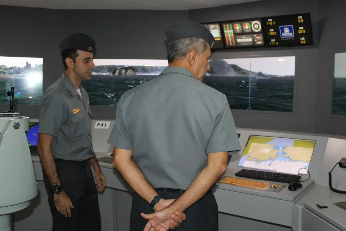 AE Sílvio Luís acompanha os avanços tecnológicos da Escola Naval