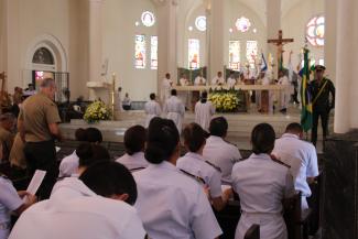 Militares da CPCE e da EAMCE prestigiam o evento religioso da páscoa dos militares na Catedral Metropolitana